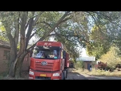 আমাদের ডিস্ট্রিবিউটর পণ্যগুলি গুদামে আনলোড করছে