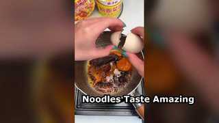 ভার্মিসেলি, নুডুলস, ডিম গরুর মাংস এবং সবজি